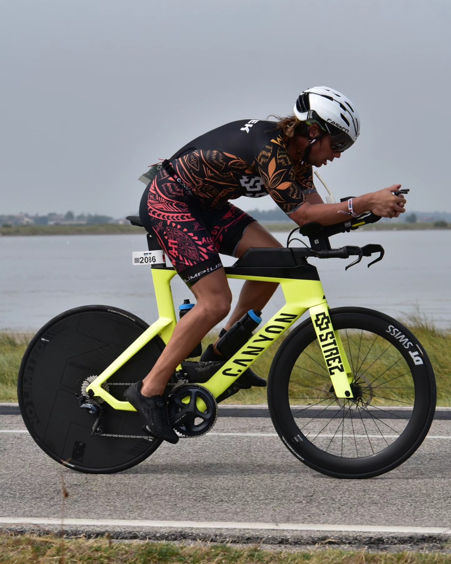 Wojtek Kosendiak competing in a triathlon
